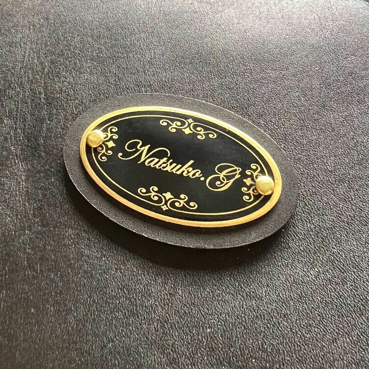 馬術】エレガントなネームプレート（カーボン製鞍用） | TanoMake