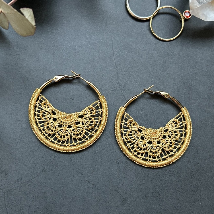 "samsara"ニャンドゥティフープピアス／イヤリング(4cm)
