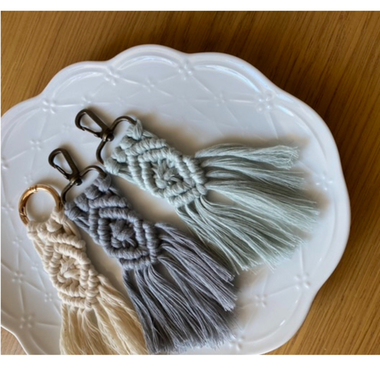 紫のマクラメキーリング Amazon.co.jp: FREEBLOSS 4セット マクラメ キーホルダー キット