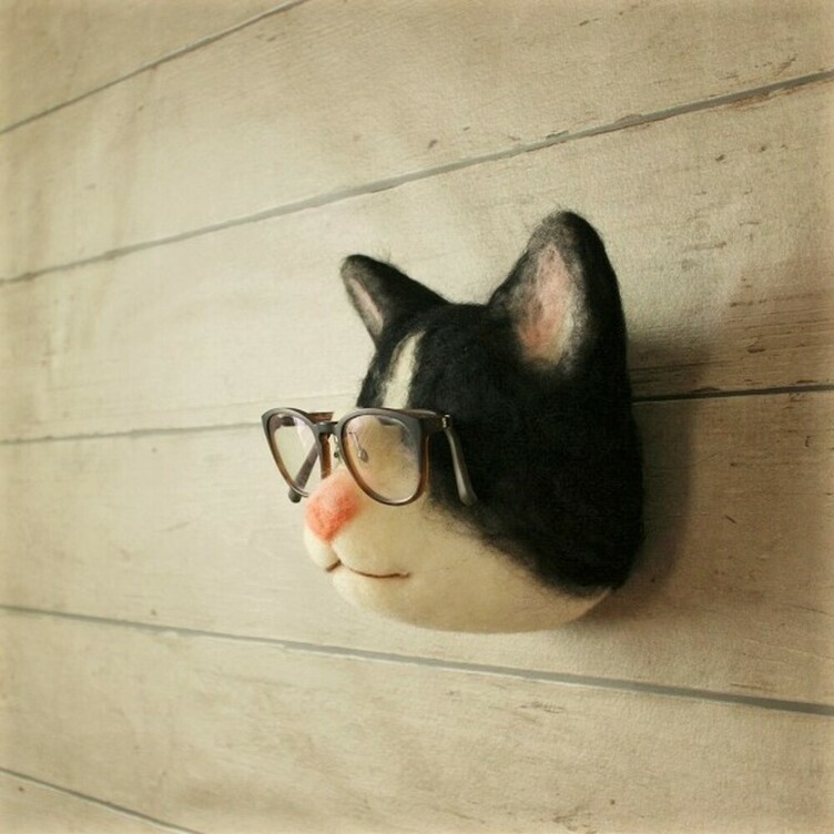 オーダー☆羊毛☆めがね掛け猫（壁掛け） | TanoMake(タノメイク
