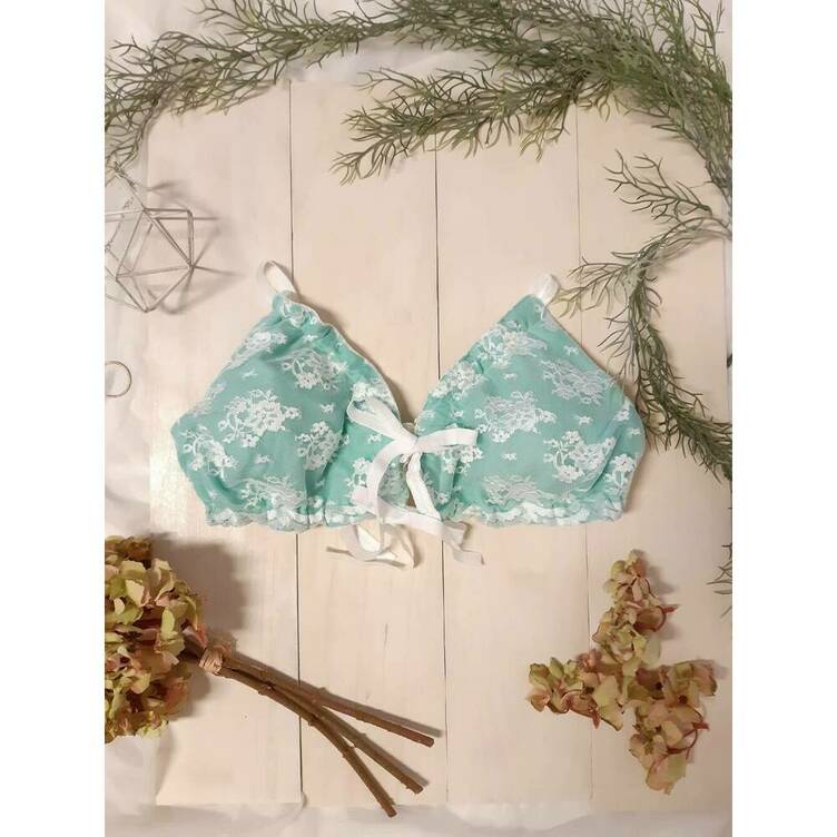 ティファニーブルーが輝くマットなサテンの上品なブラパンツセット