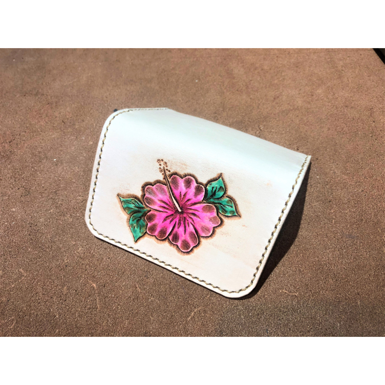 ハンドメイド 牛ヌメ革 レザーカービング入り花柄彫刻トレイ ハンドメイド 牛ヌメ革 レザーカービング入り花柄彫刻トレイ LEVEL7の