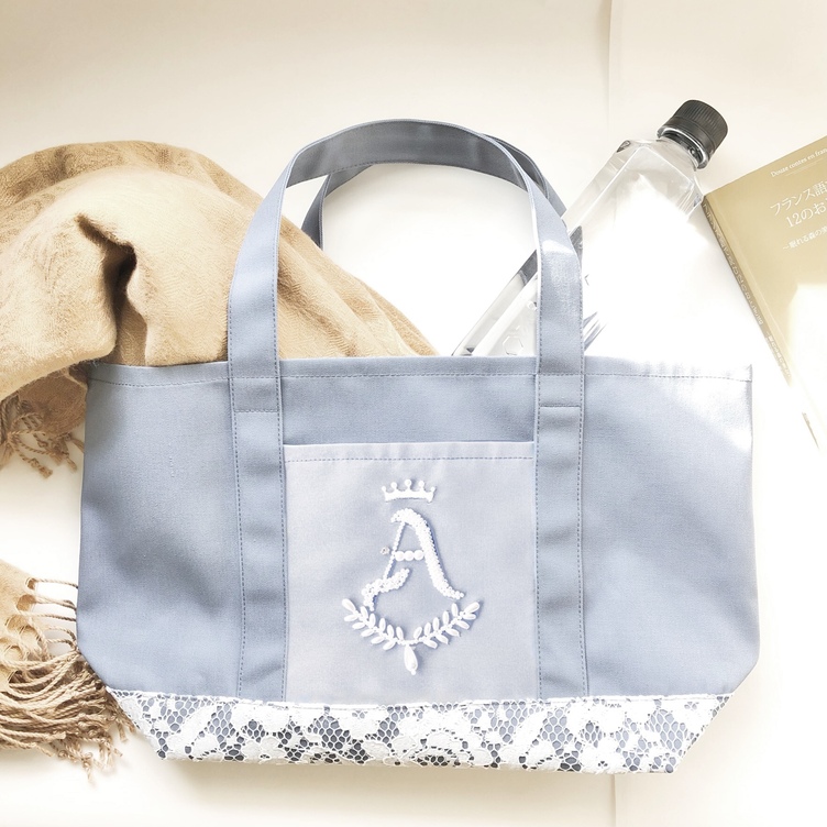 イニシャル刺繍のミニトート エコバッグ イニシャルオーダー パール刺繍 青系 レース Tanomake タノメイク 欲しいものが頼めるオーダーメイド特化型オンラインマーケット