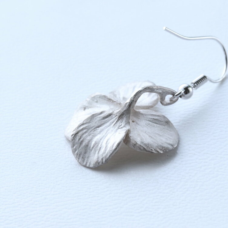片耳 繊細なシルバー至福の紫陽花ピアス イヤリング Tanomake タノメイク 欲しいものが頼めるオーダーメイド特化型オンラインマーケット