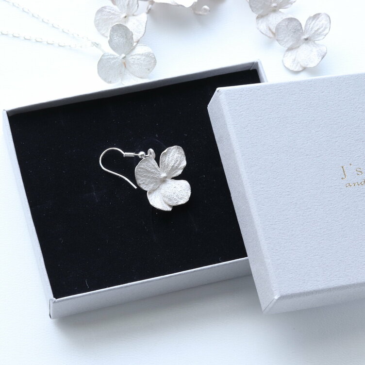 片耳 繊細なシルバー至福の紫陽花ピアス イヤリング Tanomake タノメイク 欲しいものが頼めるオーダーメイド特化型オンラインマーケット