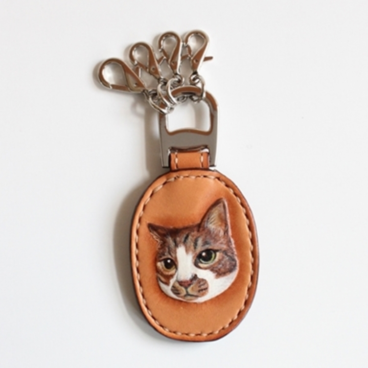 ペットの似顔絵を描き彫り キーリングに仕立てます 革製品 猫 犬 イラスト 似顔絵 Tanomake タノメイク 欲しいものが頼める オーダーメイド特化型オンラインマーケット