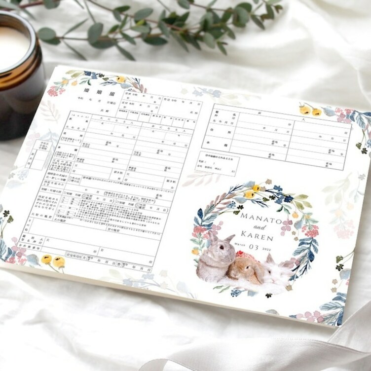 ペットの写真が入った、春の訪れフラワー花柄・花輪デザイン★お洒落で可愛い婚姻届　切り抜き写真入れたセミオーダーメイド　愛犬　猫　写真入れ　文字入れ日付入れ　世界でたった1つの婚姻届