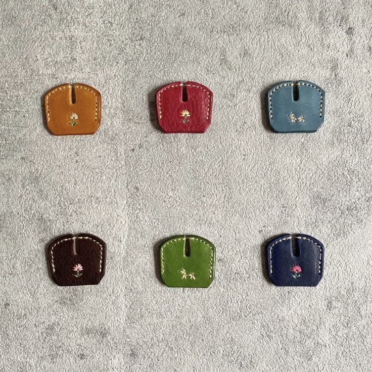 手縫い刺繍入り レザーキーカバー
