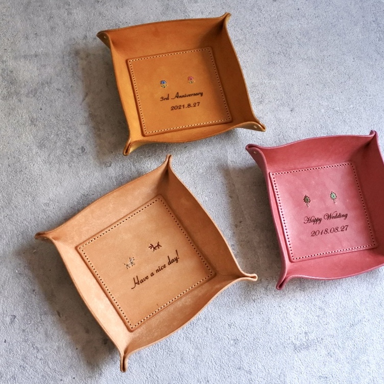 手縫い刺繍入り レザートレイ