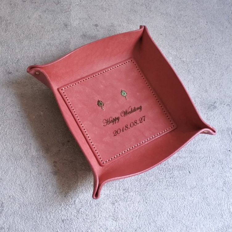 手縫い刺繍入り レザートレイ | TanoMake(タノメイク) | 欲しいものが