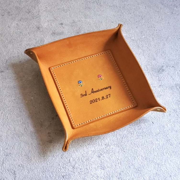 手縫い刺繍入り レザートレイ | TanoMake(タノメイク) | 欲しいものが