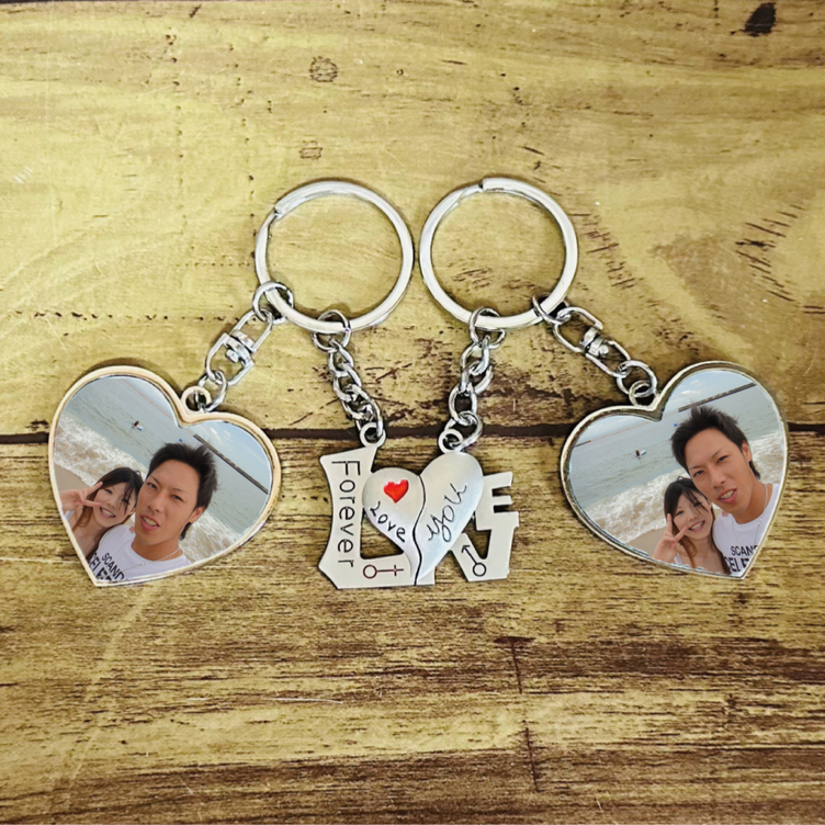 Lineで簡単 名入れ 写真入り ペアキーホルダー 名入れ 写真入れ ハート 可愛い ペア キーホルダー 恋人 彼女 彼氏 旦那 嫁 妻 夫 プレゼント 写真 マグネット 磁石 お揃い バレンタイン ホワイトデー 誕生日 両面 Tanomake タノメイク 欲しいものが頼めるオーダー