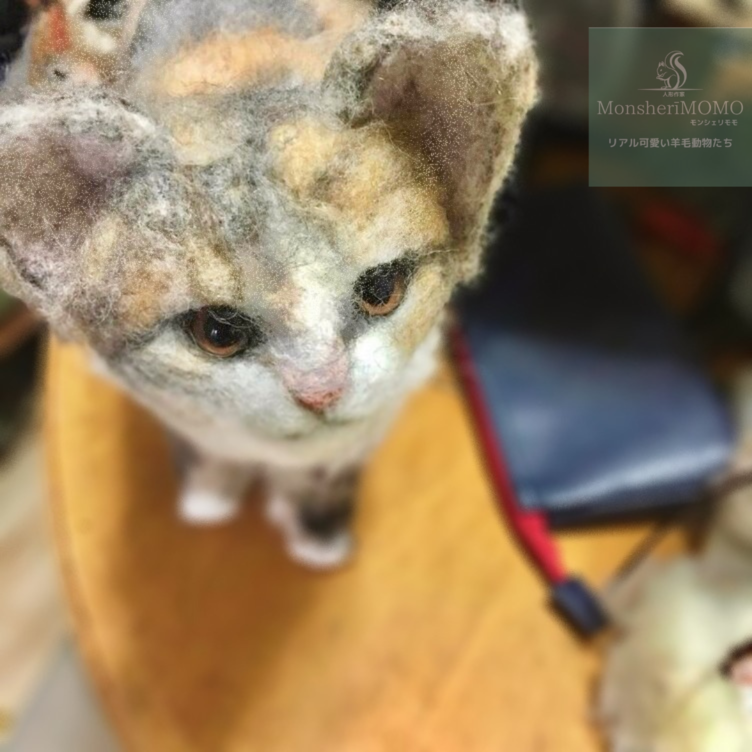Amazon.co.jp: 猫さんとお花畑刺繍 羊毛フェルト生地のバッグ