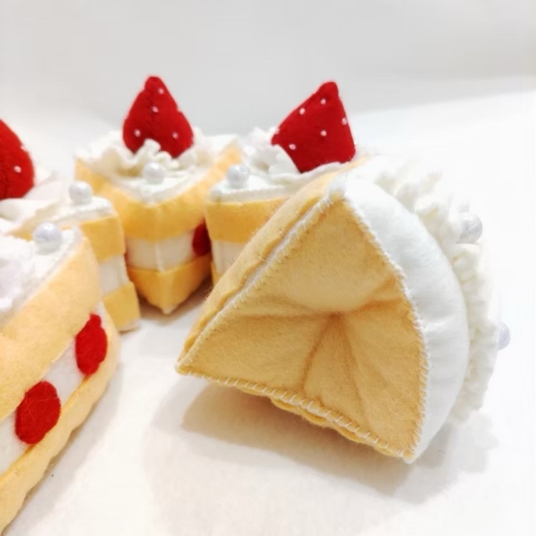 フェルトケーキ おままごと おもちゃ 記念日フォト お誕生日 ホイップ 苺-