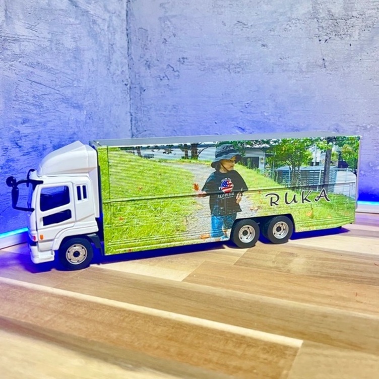オリジナルミニカー制作が１台から大型ウイングトラック 結婚 出産 誕生日 記念品 バレンタイン＜送料込＞