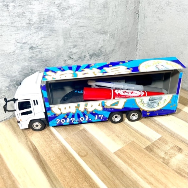 オリジナルミニカー制作が１台から大型ウイングトラック 結婚 出産 誕生日 記念品 バレンタイン＜送料込＞