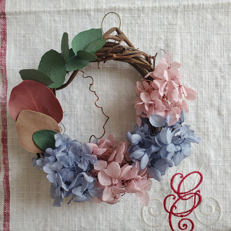 紫陽花とユーカリのリース Tanomake タノメイク 欲しいものが頼めるオーダーメイド特化型オンラインマーケット